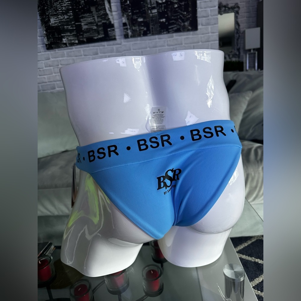 Bikini ๐ - Picture 7 of 15